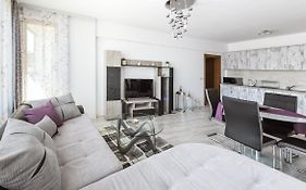 Next To Gondola. Cosy & Elegant 2 Bedroom Apartment In Neon Complex